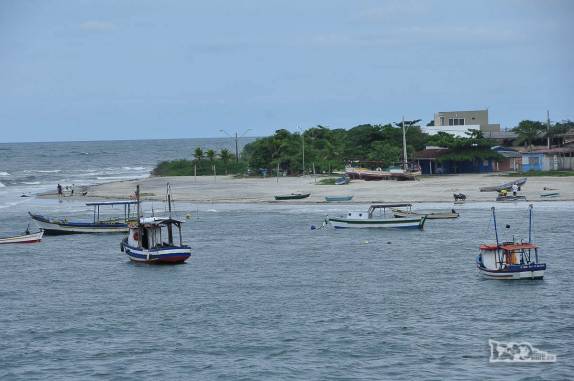 Atravessando de balsa a baía de Guaratuba e chegando a Matinhos, no litoral do Paraná